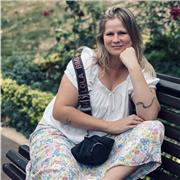 Doy clases particulares en inglés online o presenciales. También podréis dar clases de español y matemáticas. He ayudado a niños en un probamos llamado Bakuva durante dos años que son niños con discapacidades, o con problemas familiares. He dado clases de